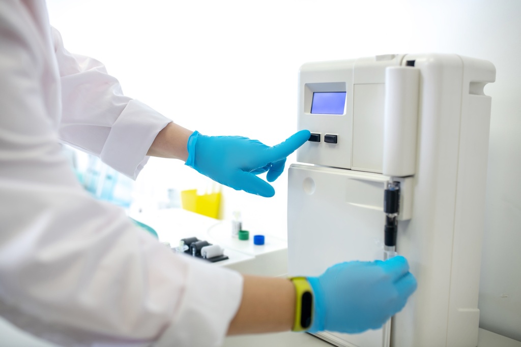 3'-(N,N-Didemethyl)azithromycin; (Aminoazithromycin) (25 mg),